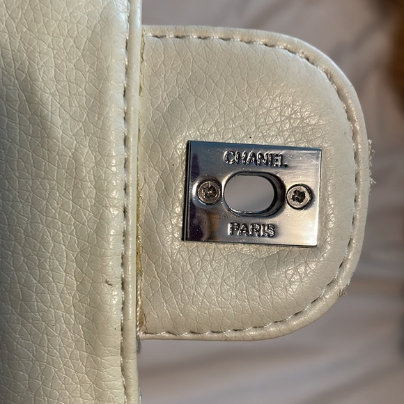 Vintage Chanel Timeless - Picture 4 of 7